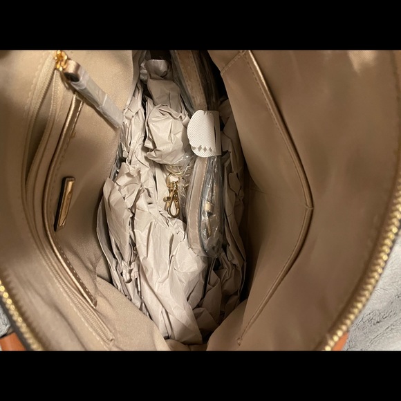 ALDO PURSE!! - Picture 3 of 6